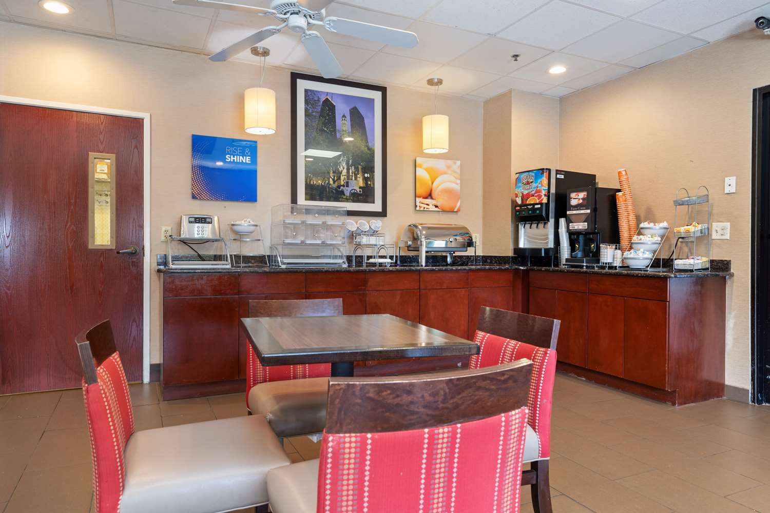 Фото Comfort Suites Lombard - Addison