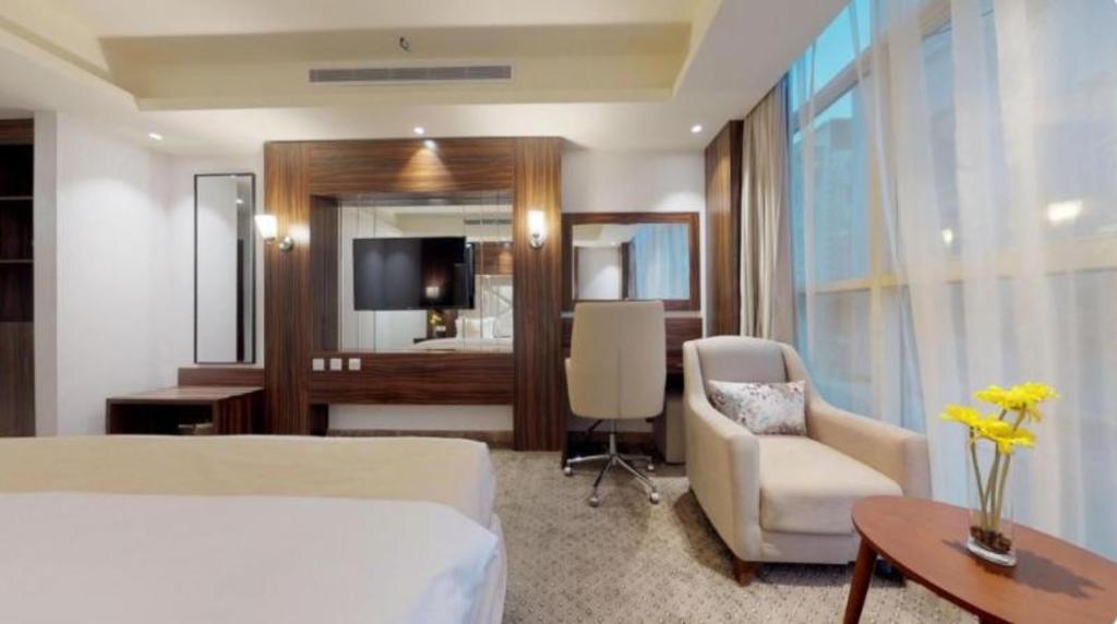 Фото Ebreez Grand Hotel