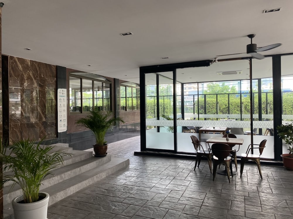 Фото Almas Hotel Bangkok