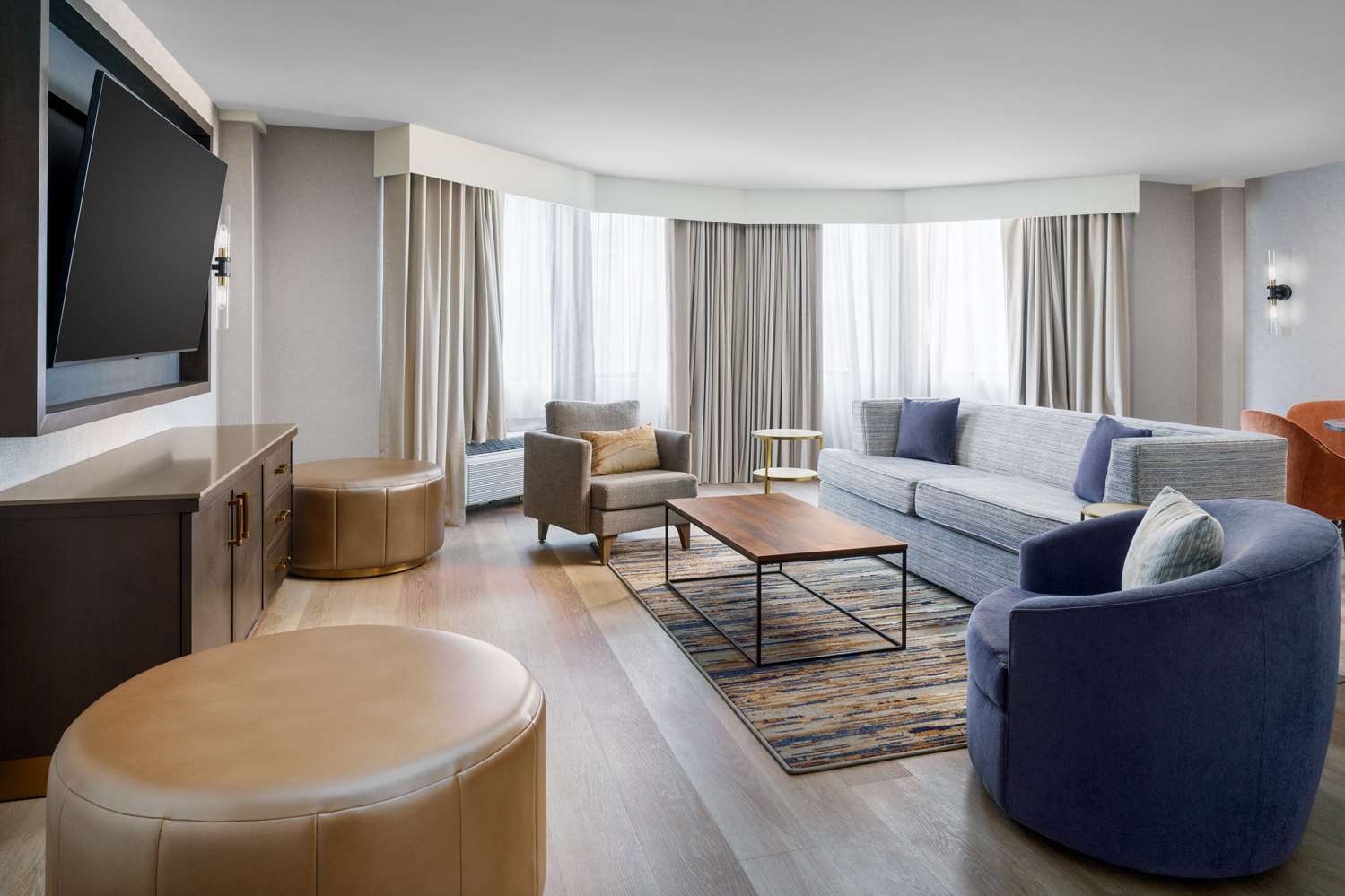 Фото DoubleTree by Hilton Charlotte City Center