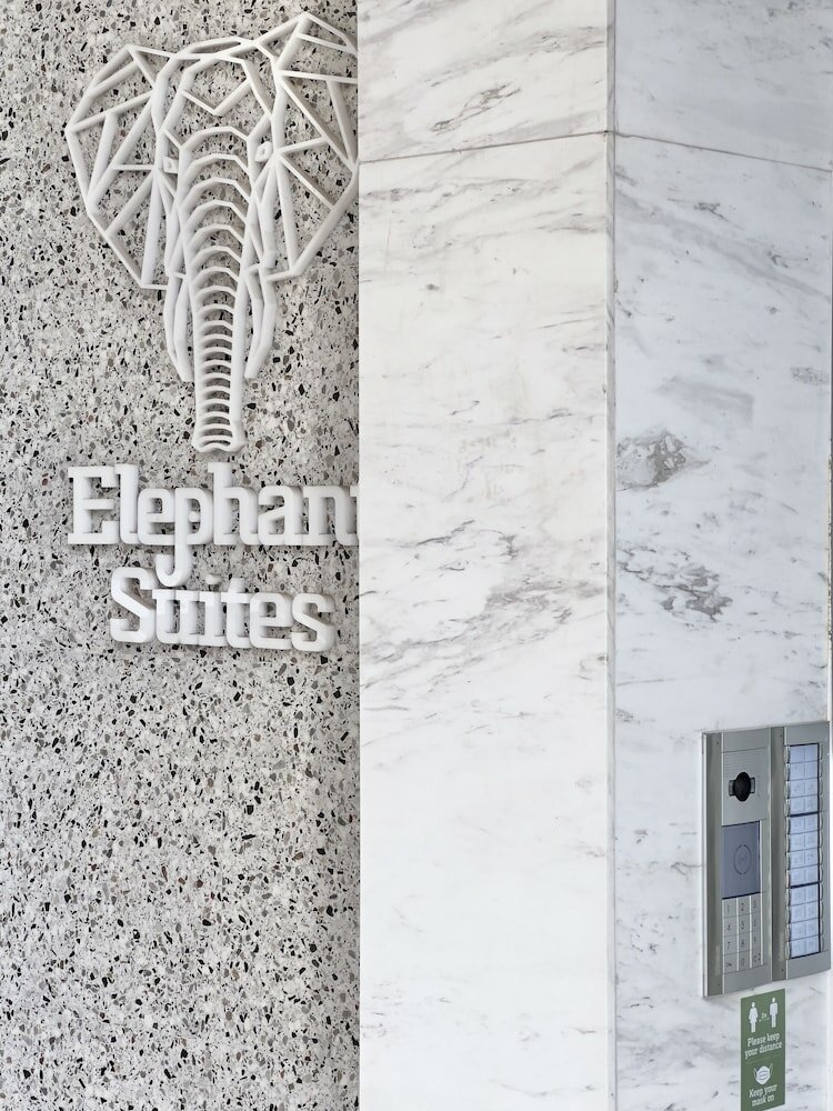 Фото Elephant Suites