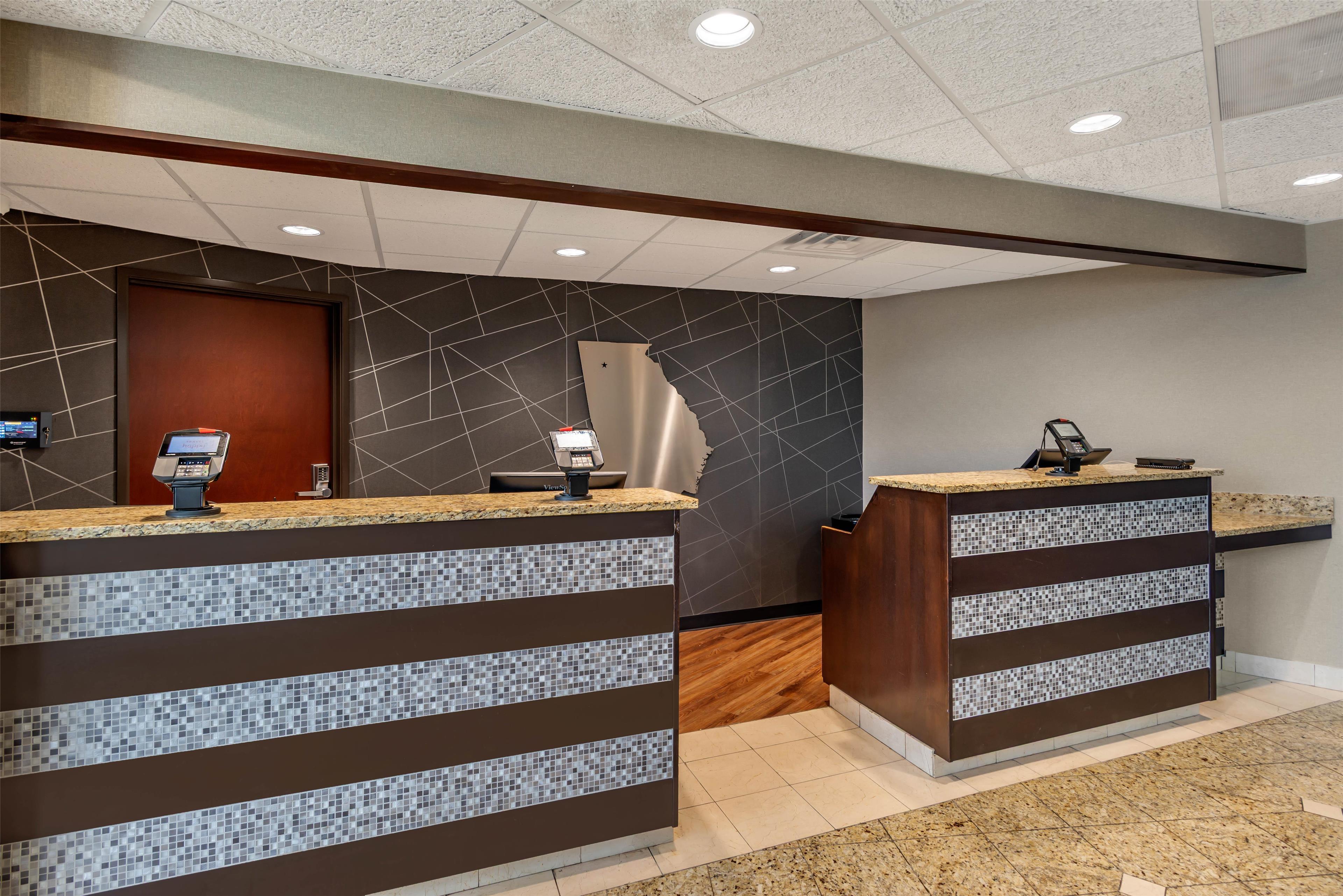 Фото Drury Inn & Suites Atlanta Morrow