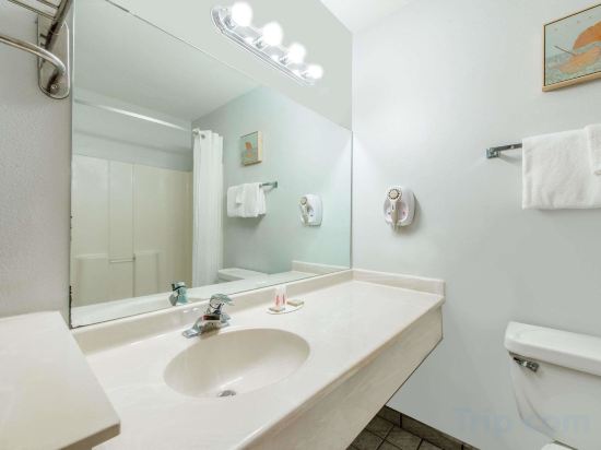 Фото Super 8 by Wyndham Lake Charles/Sulphur