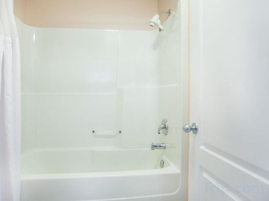 Фото Ramada Limited 100 Mile House