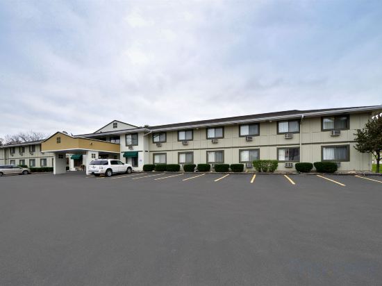 Фото Super 8 by Wyndham Rochester Mayo Clinic Area