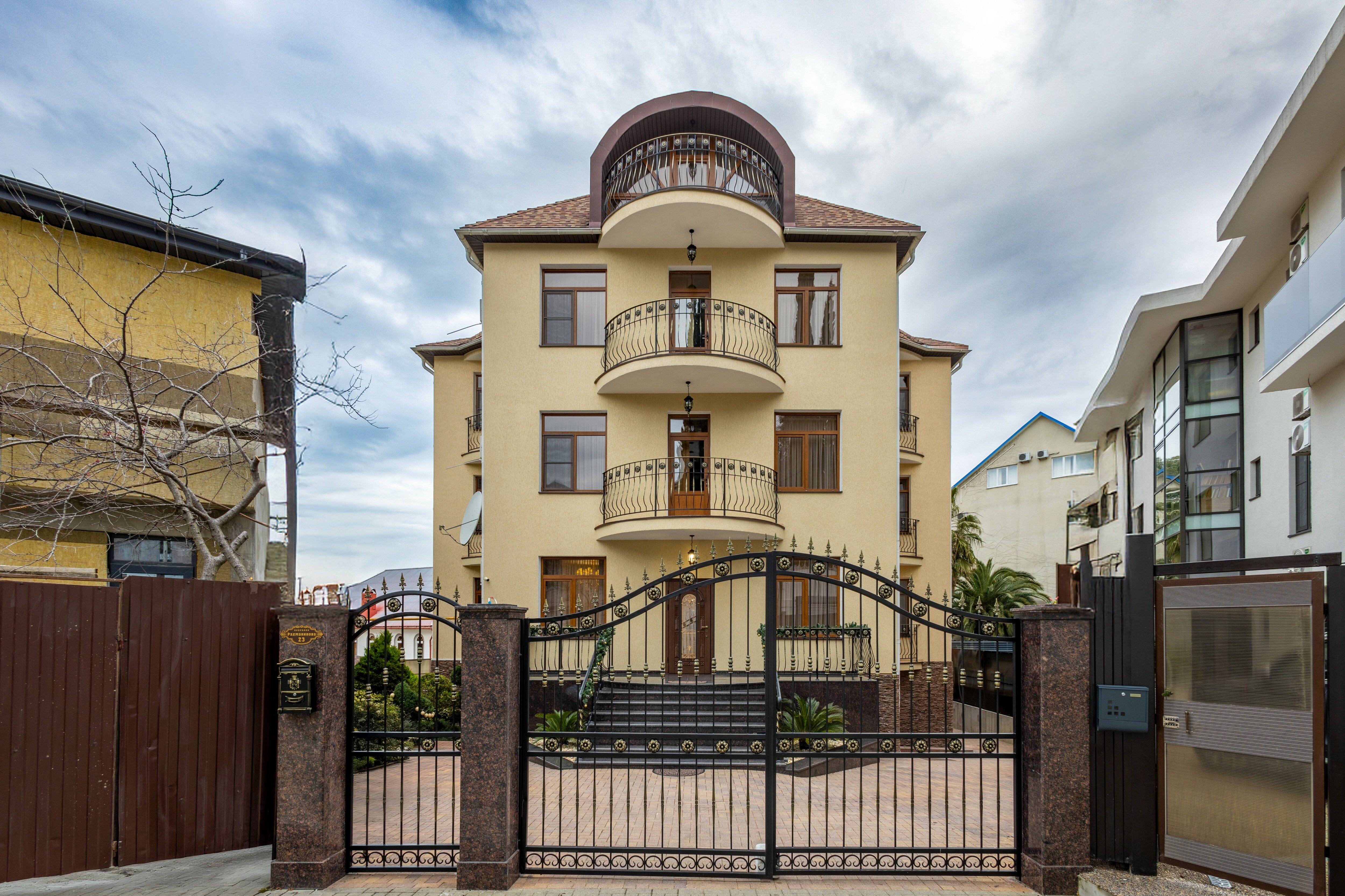 Фото отеля 1