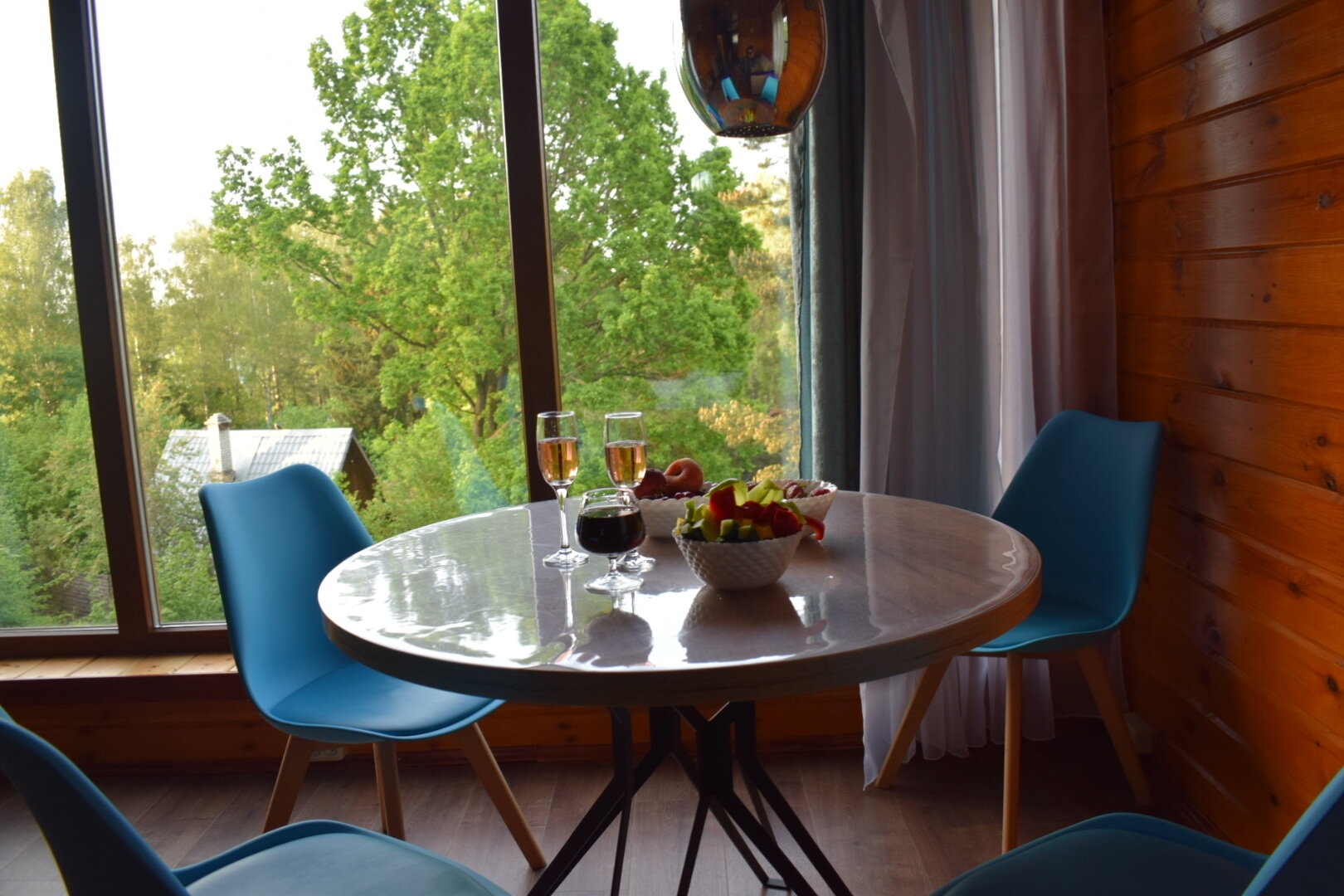 Фото Домик на горке