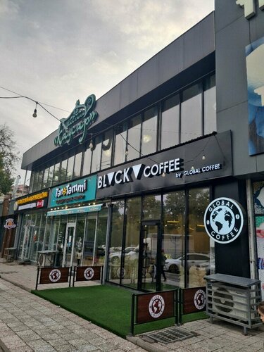 Догги стиліндегі жалаңаш бөкселер фото жинағы