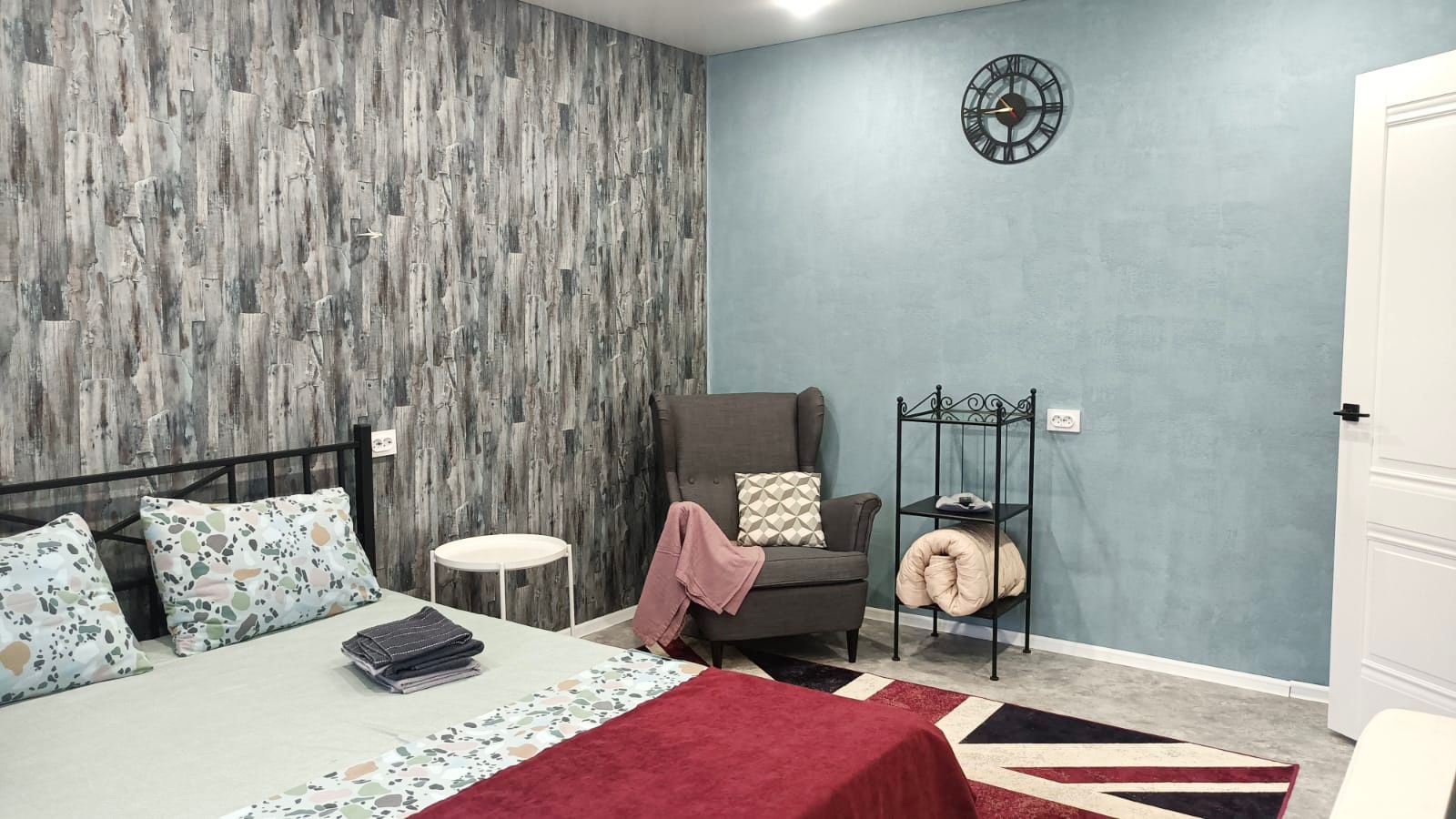 Фото Апартаменты Яркий 2 этаж