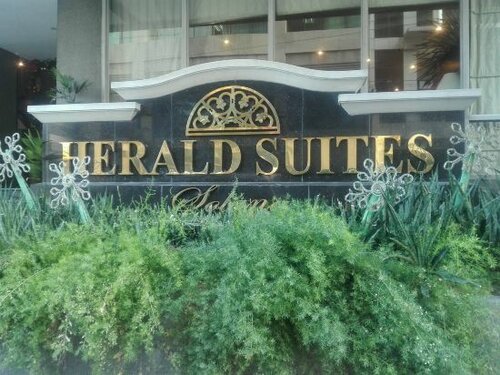Внешний вид отеля Herald Suites Solana в Макати, фото 2