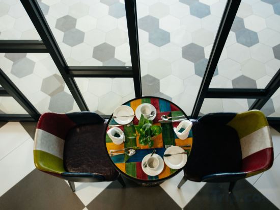 Фото Verdant Hill Hotel