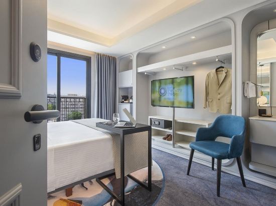 Фото Gate Twenty Two Boutique Hotel