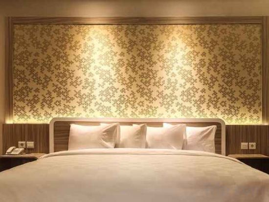 Фото M Premiere Hotel