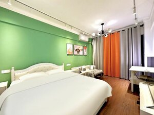 Liuliu Comfortable Lazy Style Leisure Homestay (1st Floor, Tower C, Phase 2, Daxue Gongyuanli, No. 77 Daxue East Road), hotel
