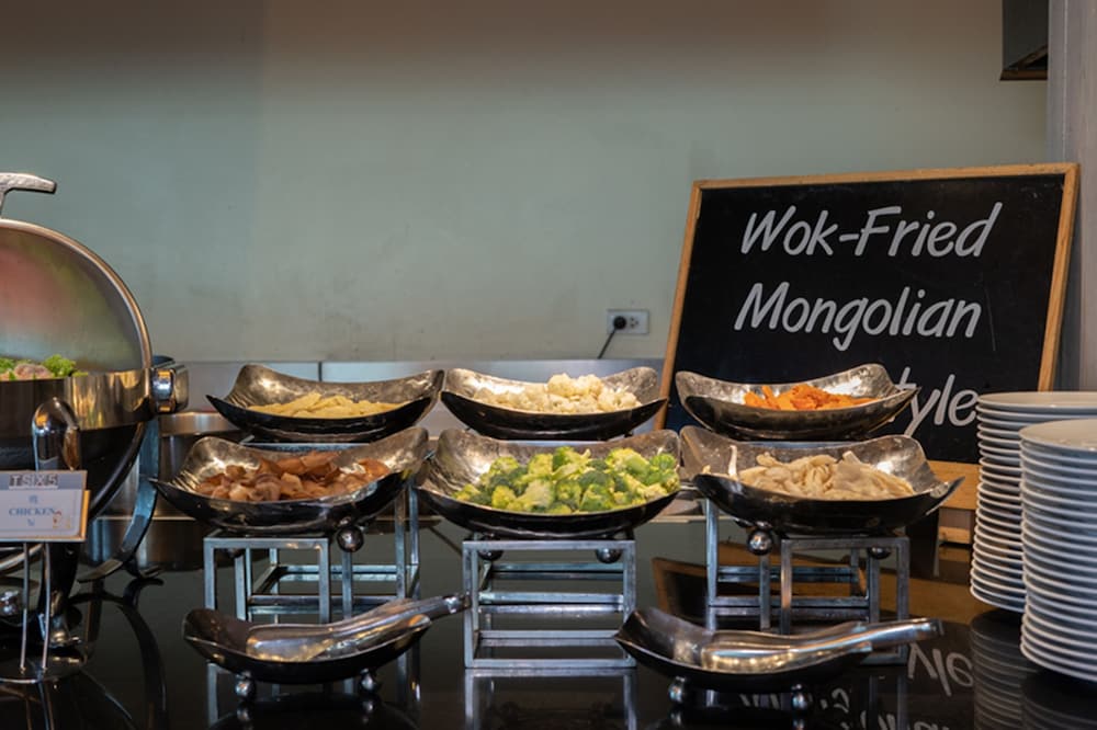 Фото Tsix5 Phenomenal Hotel Pattaya