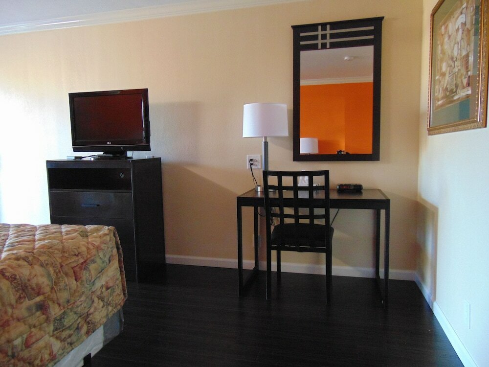 Фото The Heart of Texas Motel