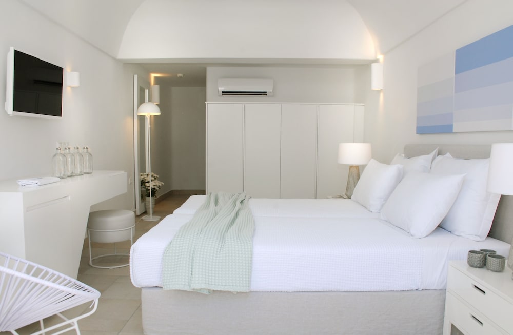 Фото Aqua Blue Hotel