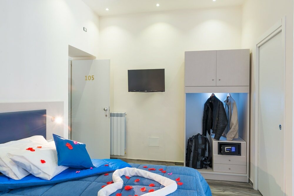 Фото Napoli's Gold Hotel