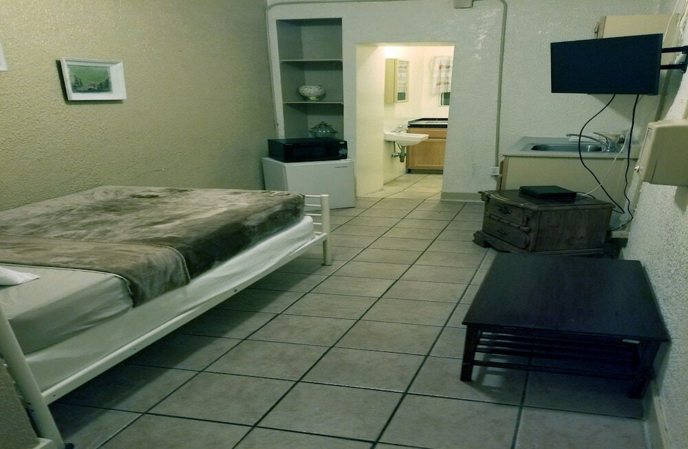 Фото Monterey Inn Hotel