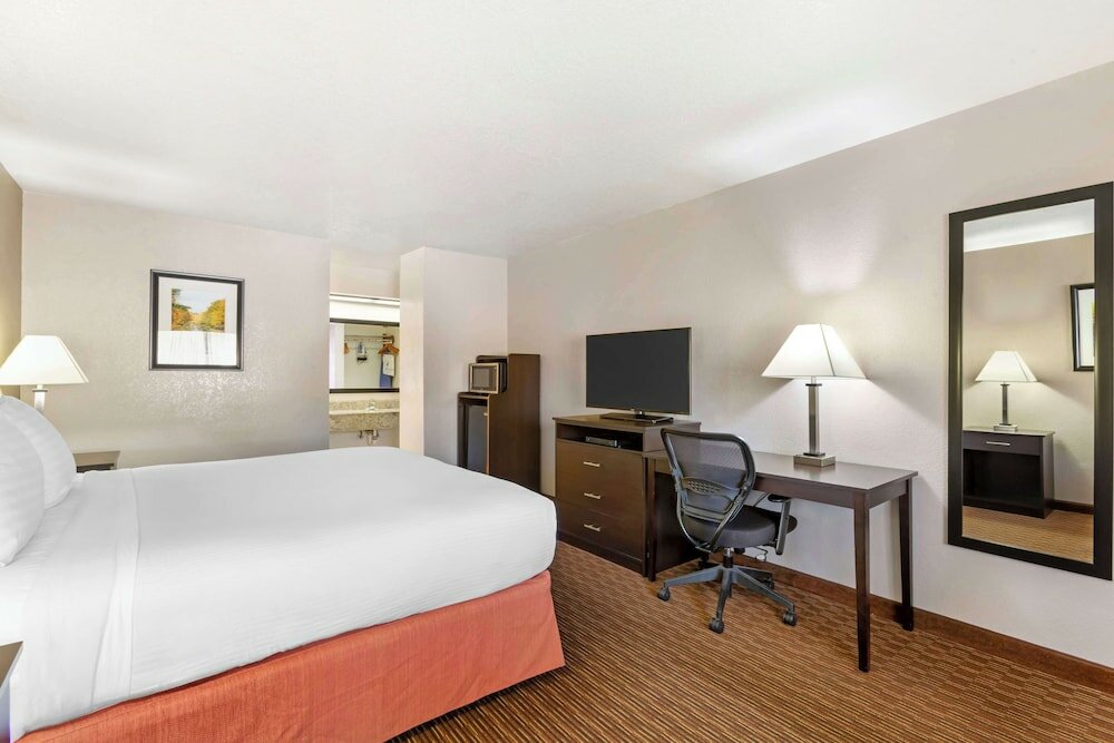 Фото Best Western Sawmill Inn