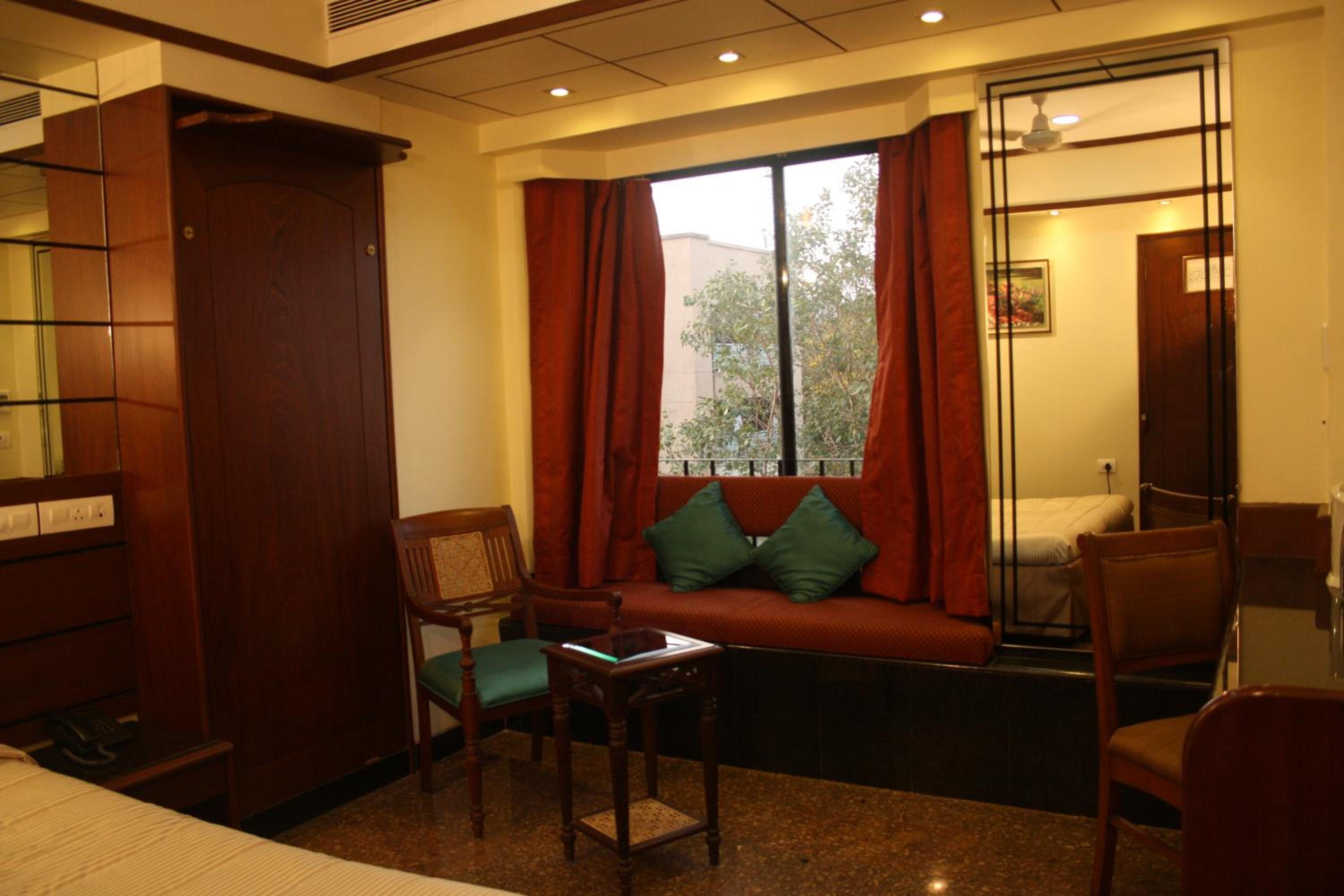 Фото Hotel Karl Residency