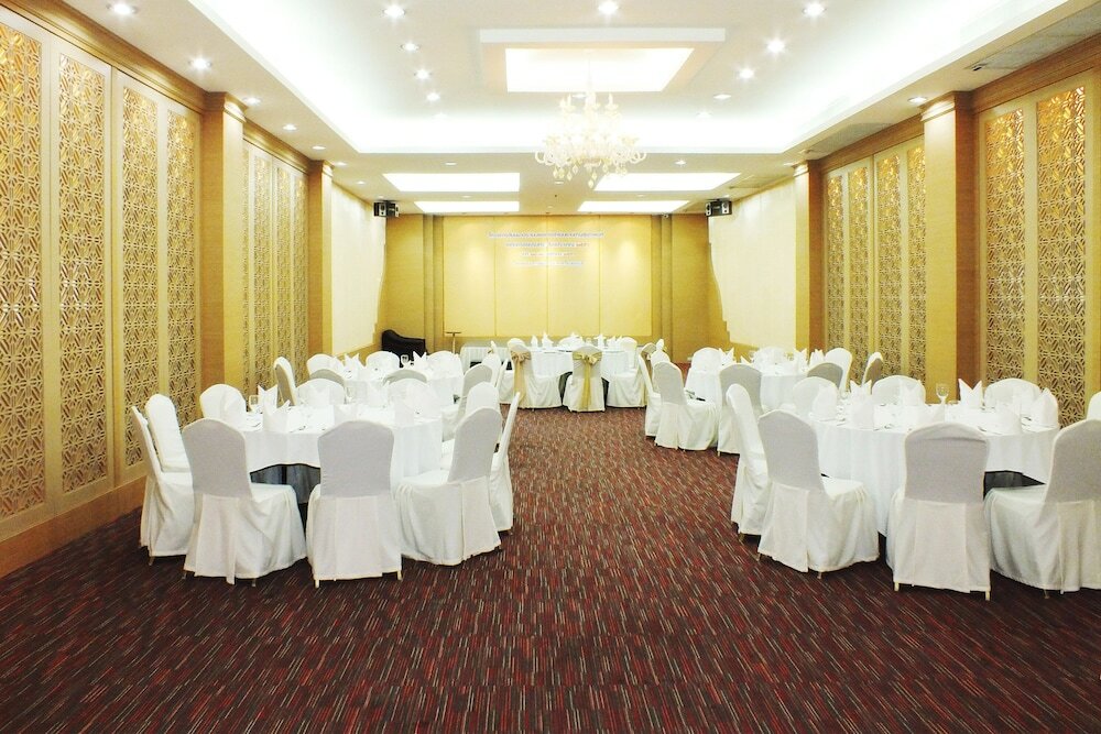 Фото The Cha-am Methavalai Hotel