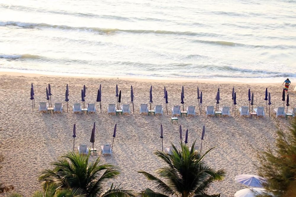 Фото The Cha-am Methavalai Hotel