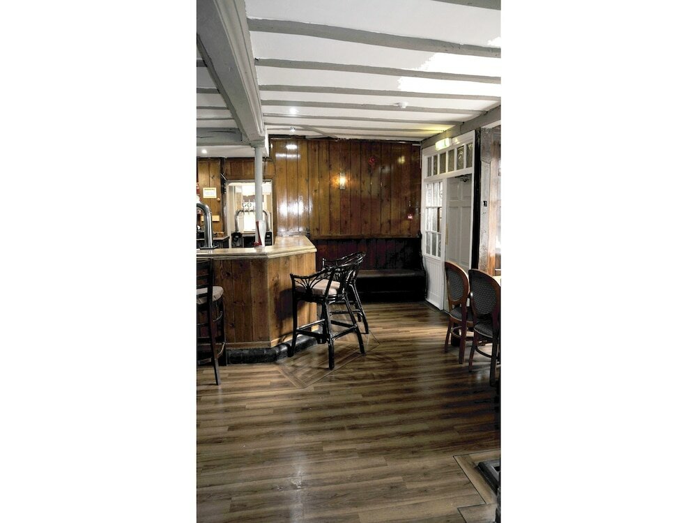 Фото The Coach Hotel