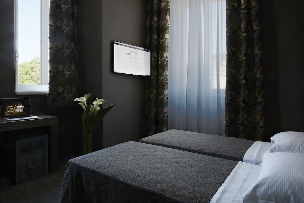 Фото Hotel The Building