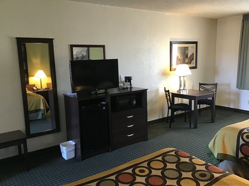 Фото Super 8 by Wyndham Wendover