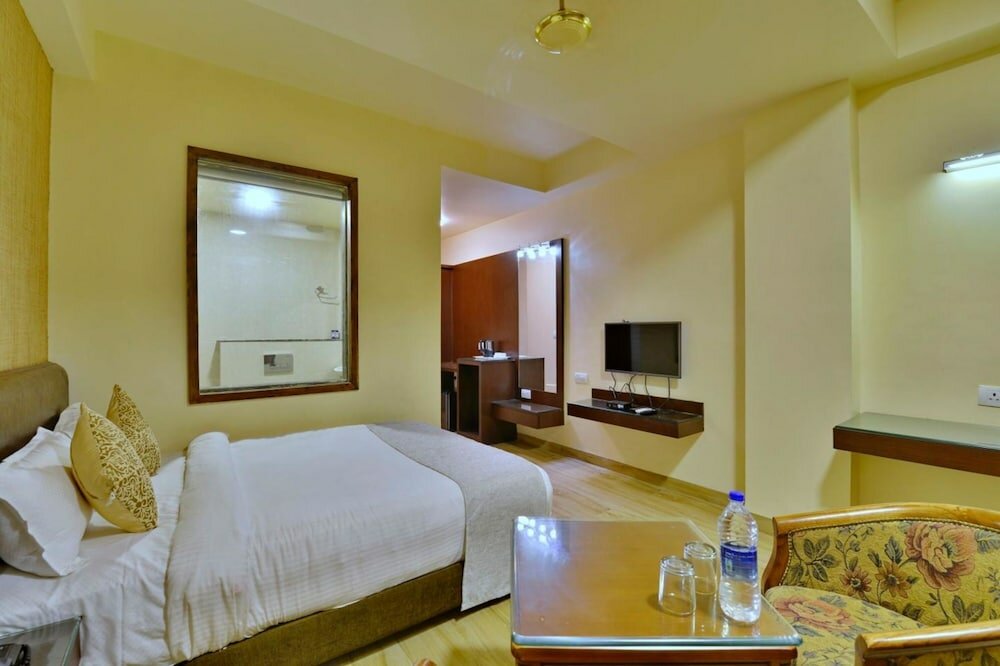 Фото Hotel Mittal Avenue & Paradise