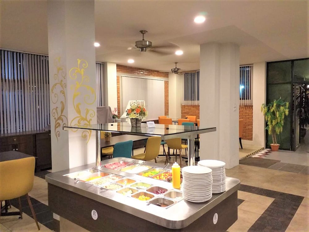 Фото Ratana Hotel