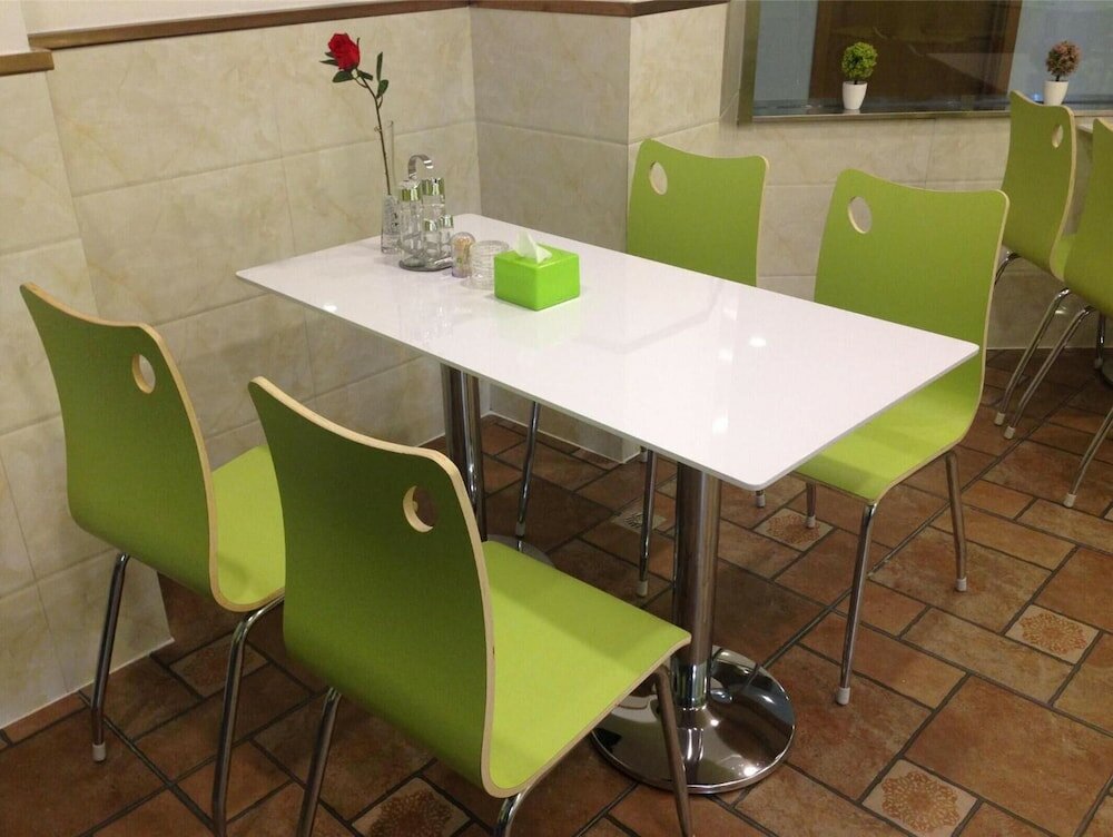 Фото Vatica ZaoZhuang TengZhou Railway Station Hotel