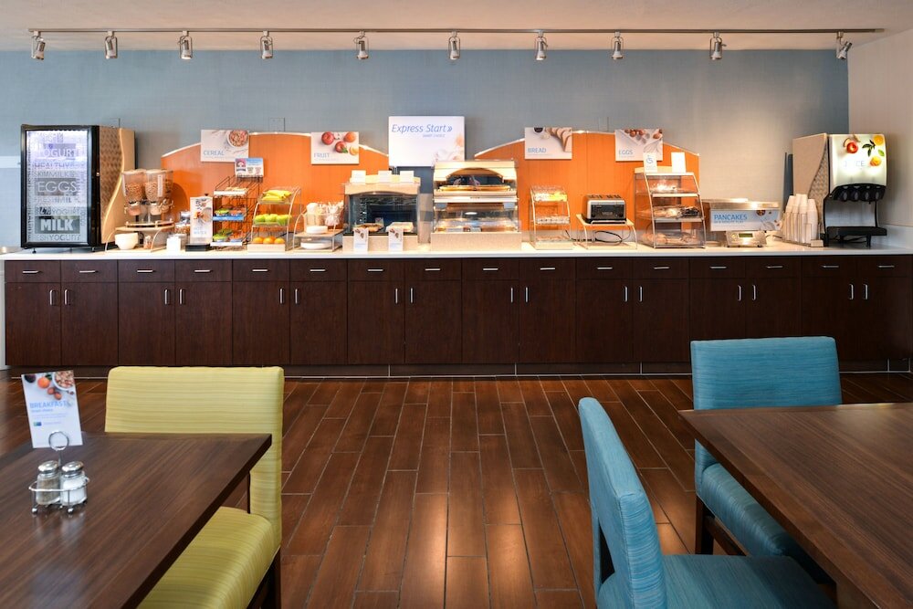 Фото Holiday Inn Express & Suites Omaha West, an Ihg Hotel