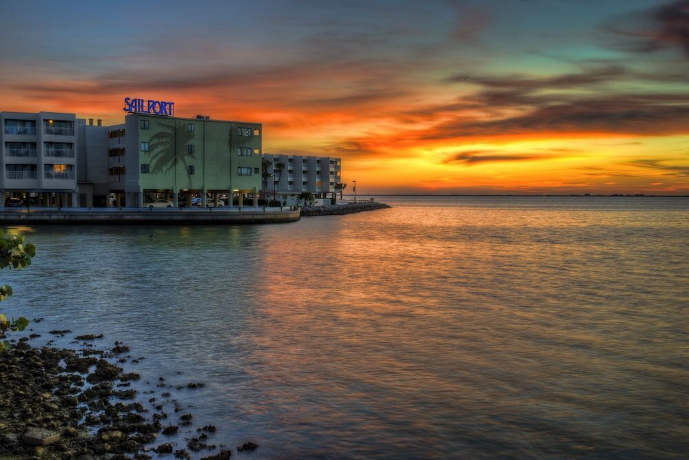 Фото Sailport Waterfront Suites