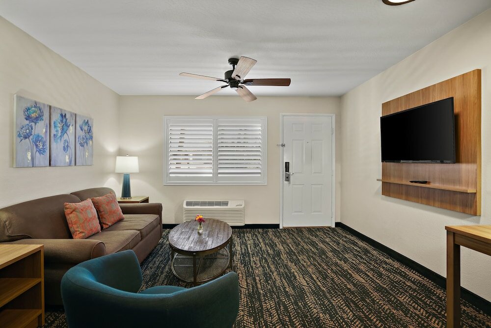 Фото La Fuente Inn & Suites