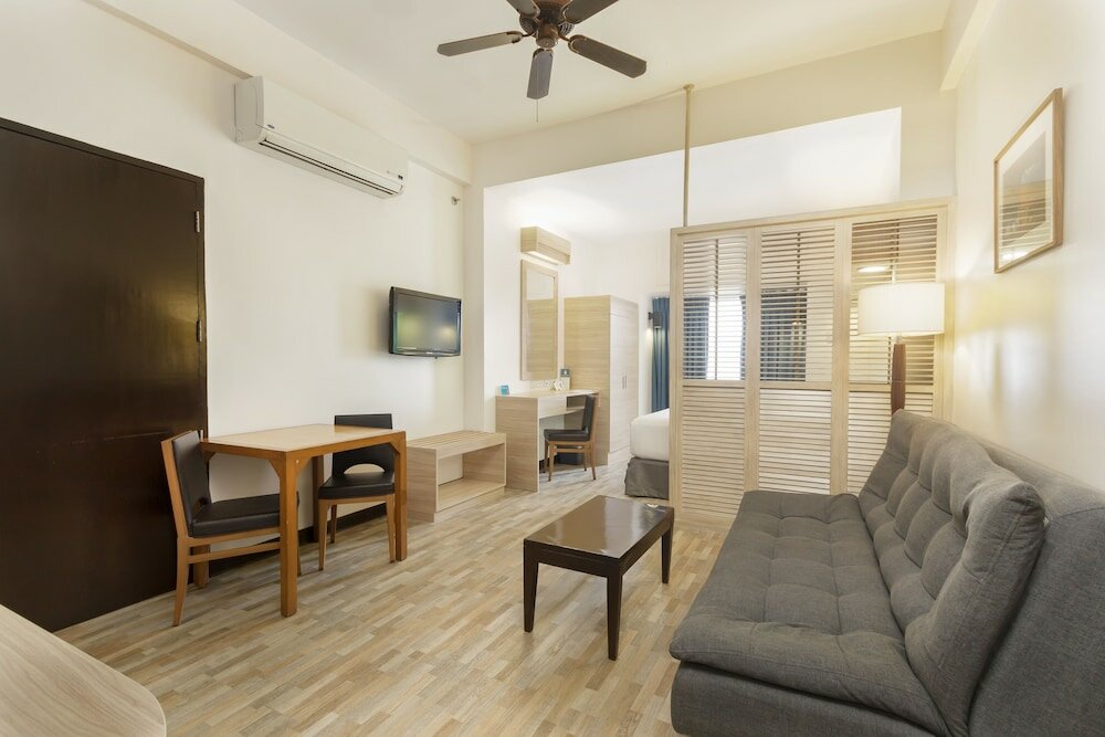 Фото Microtel by Wyndham Mall of Asia