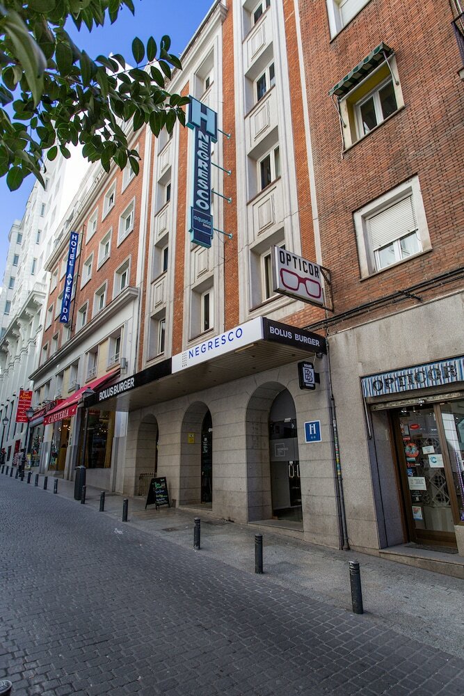 Фото отеля 1