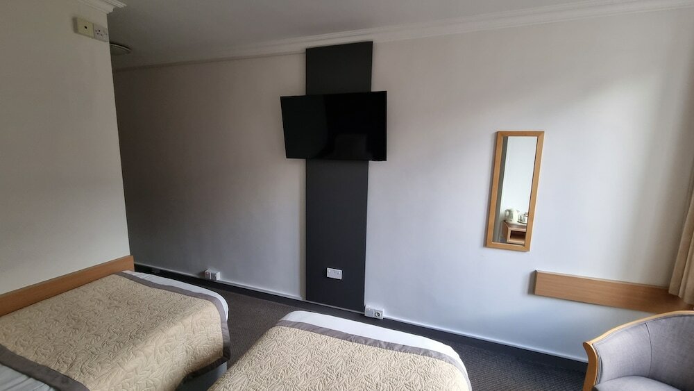 Фото Lancaster Hall Hotel