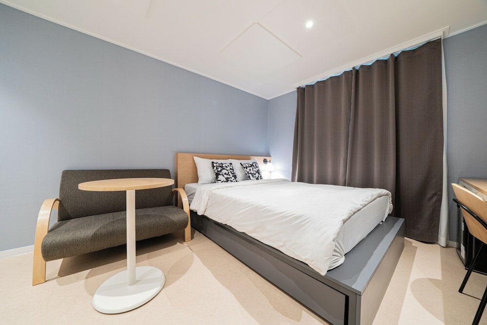 Фото Hotel At Home