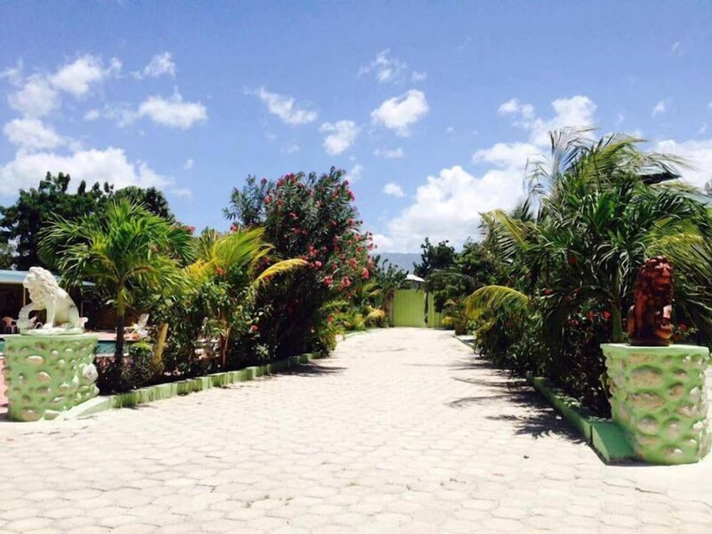 Фото La Cayenna Hôtel et Restaurant