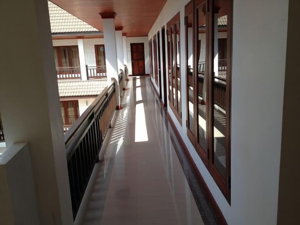 Фото Chalouvanh Hotel