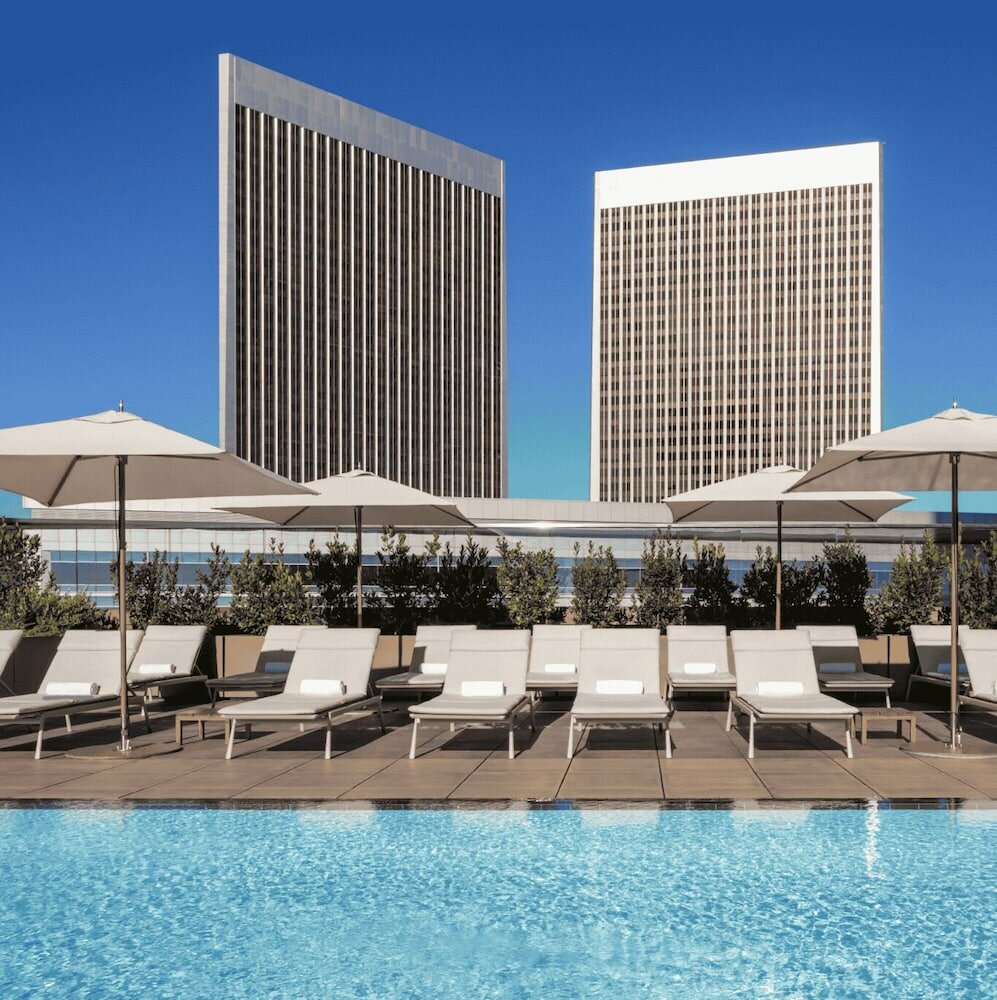 Фото Fairmont Century Plaza Gold Experience