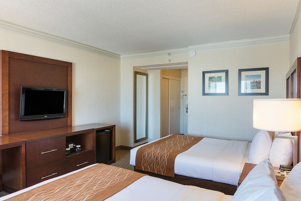 Фото Comfort Inn by the Bay