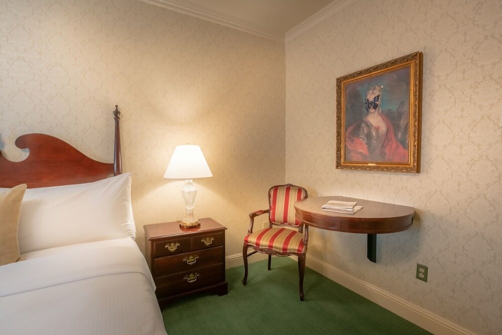 Фото Bristol Hotel, Boutique Collection