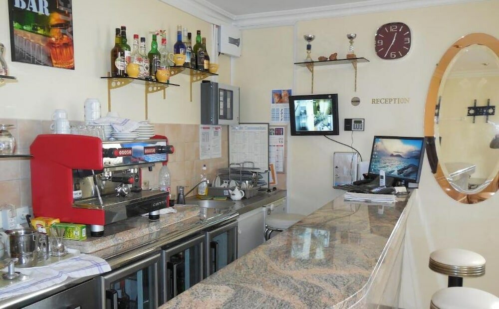 Фото Hôtel Le Petit Château