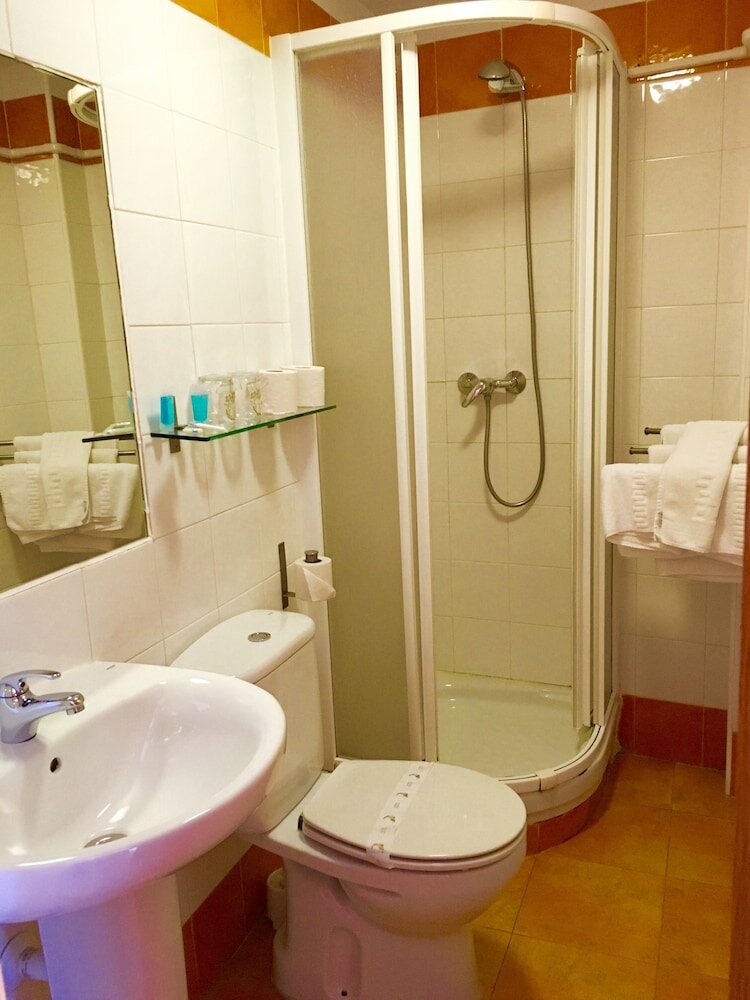 Фото Hostal Restaurante Puerta del Alcázar