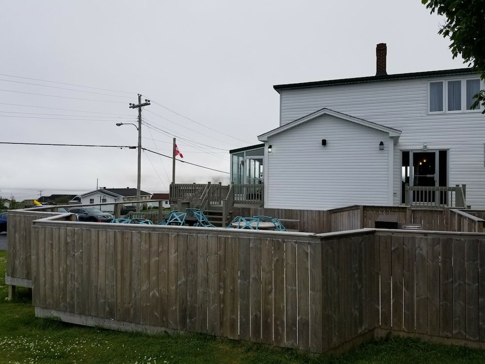 Фото Edge of the Avalon Inn