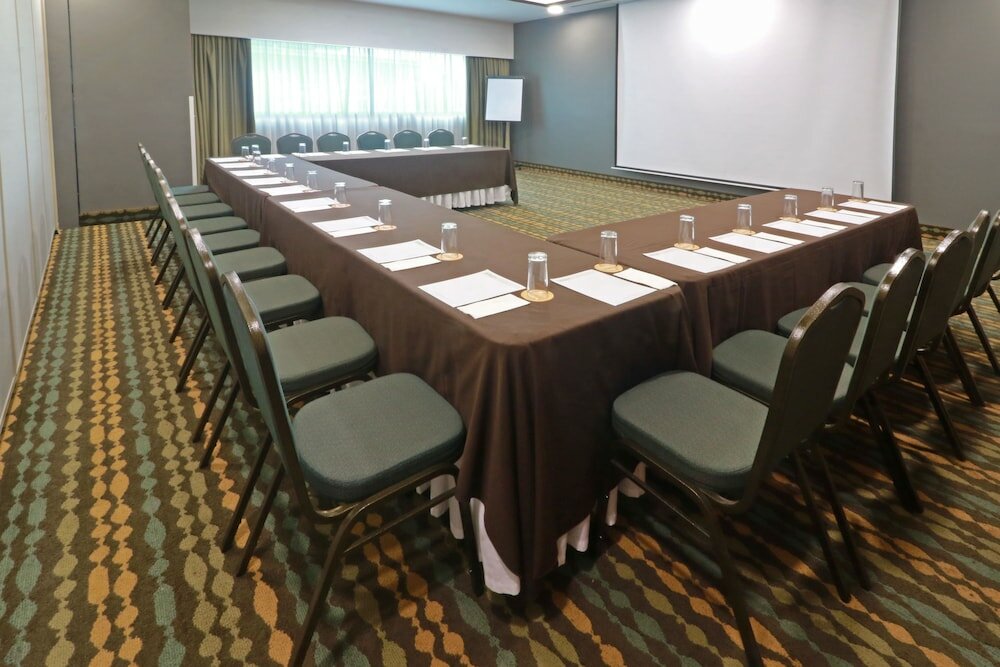 Фото Wyndham Garden Guadalajara Acueducto