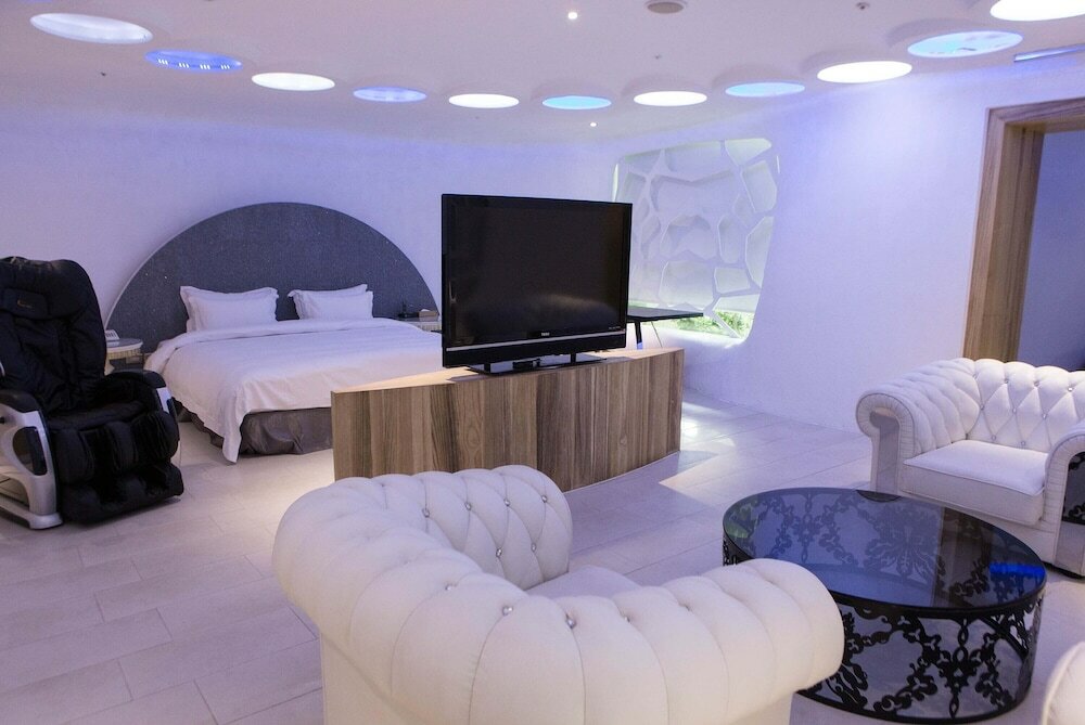 Фото All-Ur Boutique Motel - Tai-Chung Branch